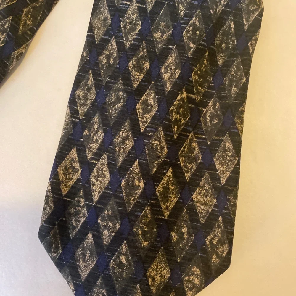 GEOFFREY BEENE Navy Mens 100% Silk Necktie Neck Tie $45 EUC